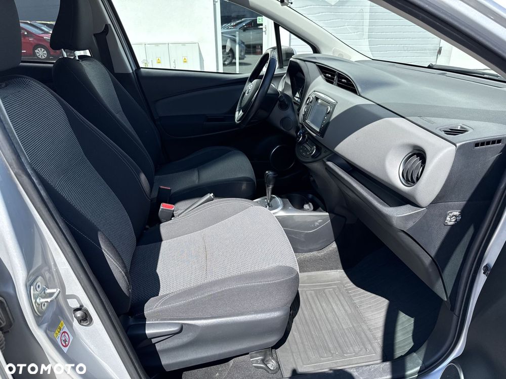 Toyota Yaris Hybrid 100 Premium - 7
