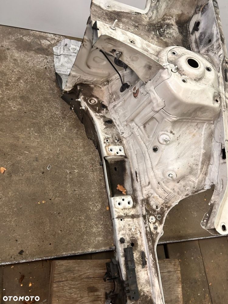 PRZEDNIA ĆWIARTKA PRAWA/LEWA PODŁUŻNICA FATRUCH HB 5D 12-20 Audi A3 8V 0V4 LY9K - 7