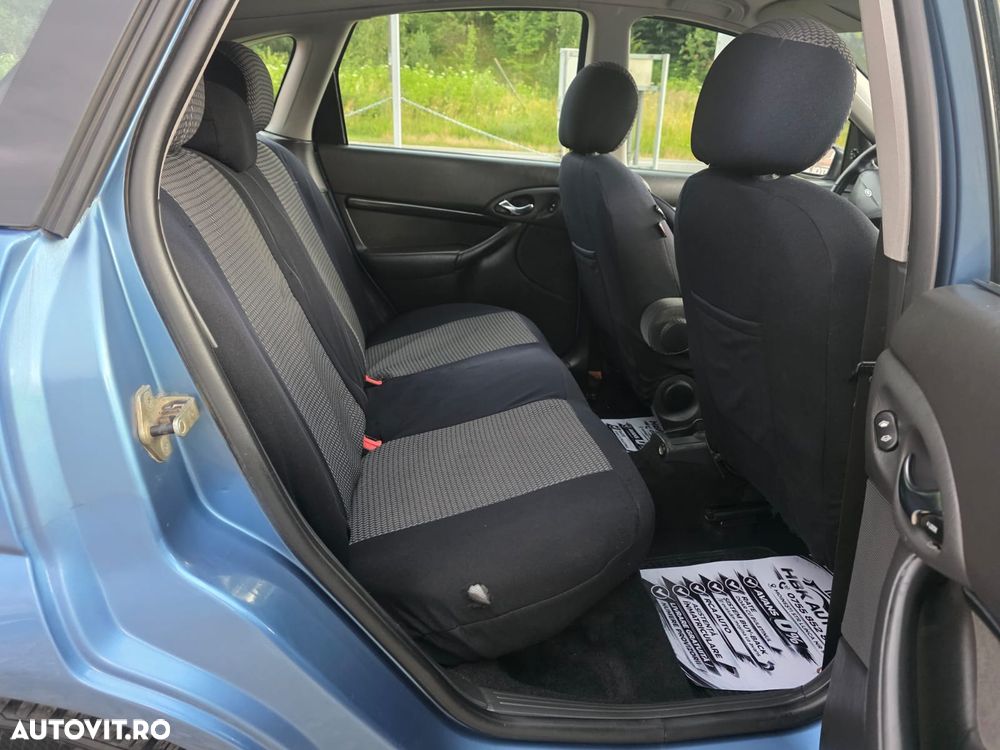Ford Focus Wagon 1.6i 16V Ghia - 10