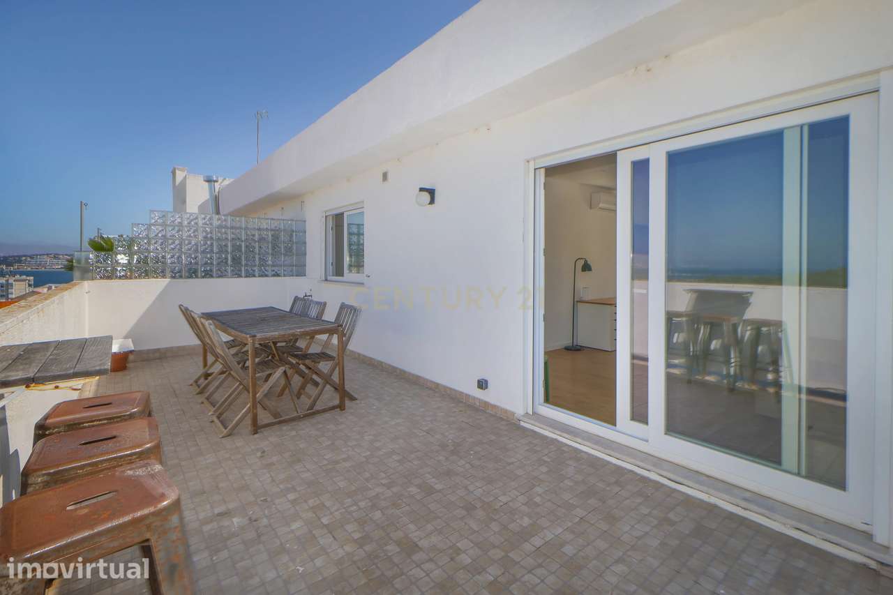 Apartamento T0 | 41m2 + 40m2 de Varandas | Totalmente Renovado | Vista - Grande imagem: 3/22