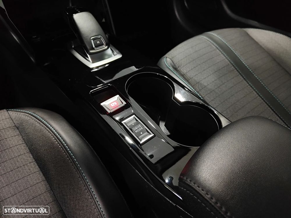 Peugeot 208 1.2 PureTech Allure EAT8 - 31