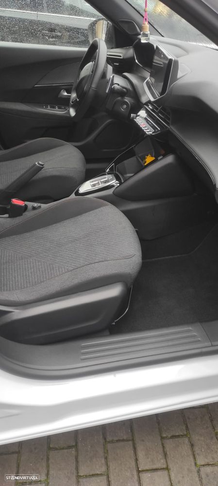 Peugeot 2008 Hybrid 136 e-DSC Style - 11