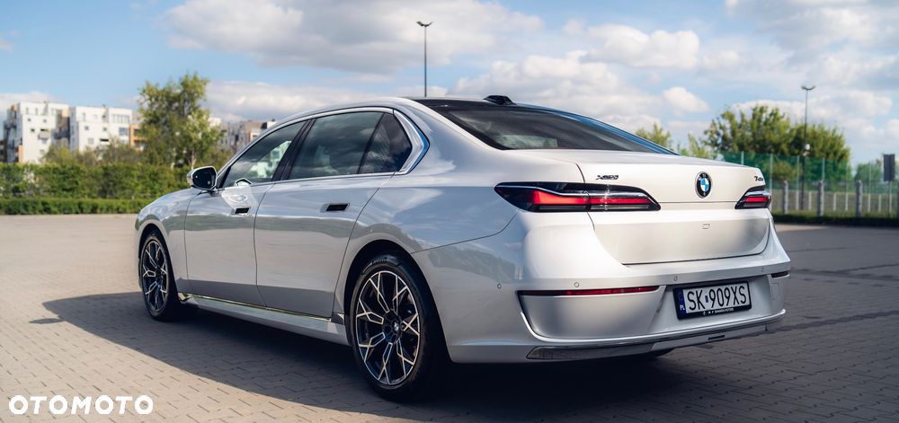 BMW Seria 7 730d xDrive mHEV - 38