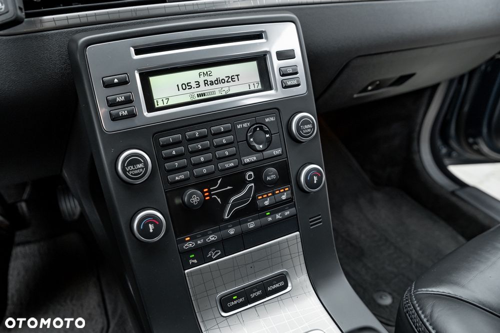 Volvo XC 70 D5 AWD Momentum - 28