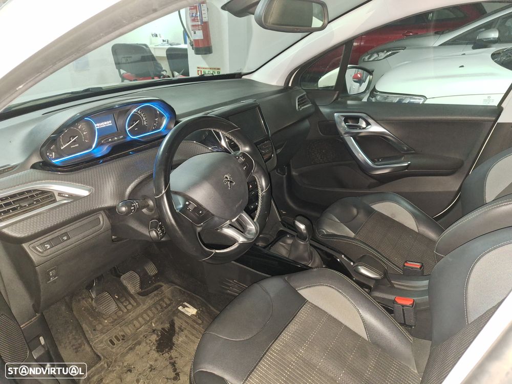 Peugeot 2008 1.2 PureTech Allure - 10