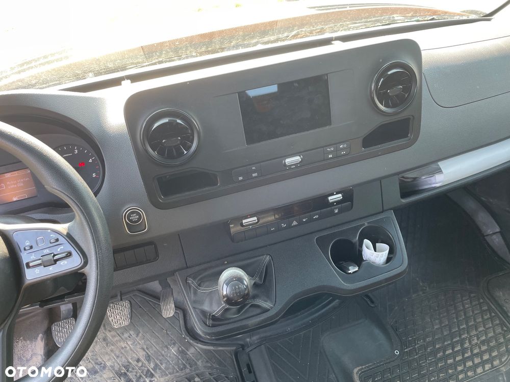 Mercedes-Benz Sprinter - 10
