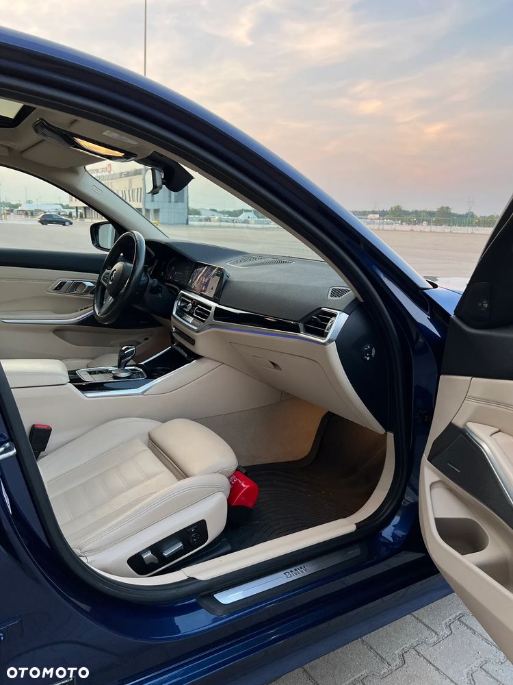 BMW Seria 3 320d Luxury Line sport - 14