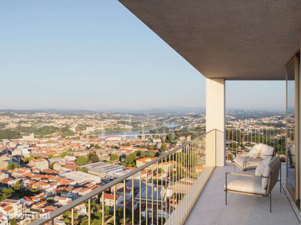 Apartamento T3+1 com área exterior em pleno centro da cidade do Porto. - Grande imagem: 3/87