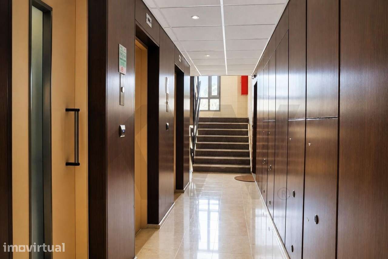 Vende T3 com 102 m2 com parqueamento na Ameixoeira Lisboa - Grande imagem: 4/15