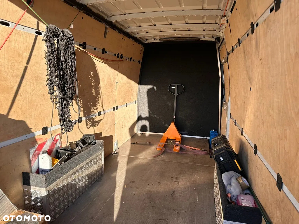 Mercedes-Benz Sprinter - 11