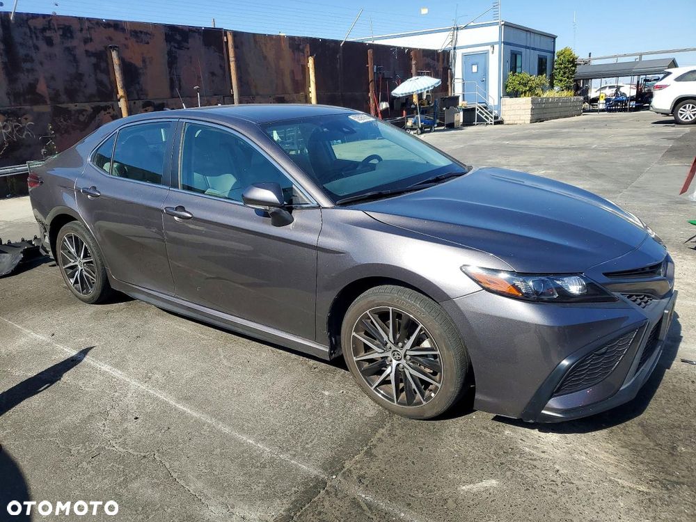 Toyota Camry - 5