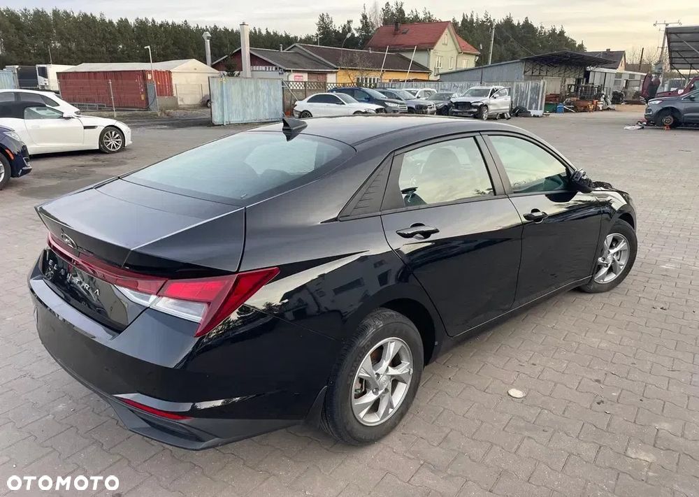 Hyundai Elantra - 2