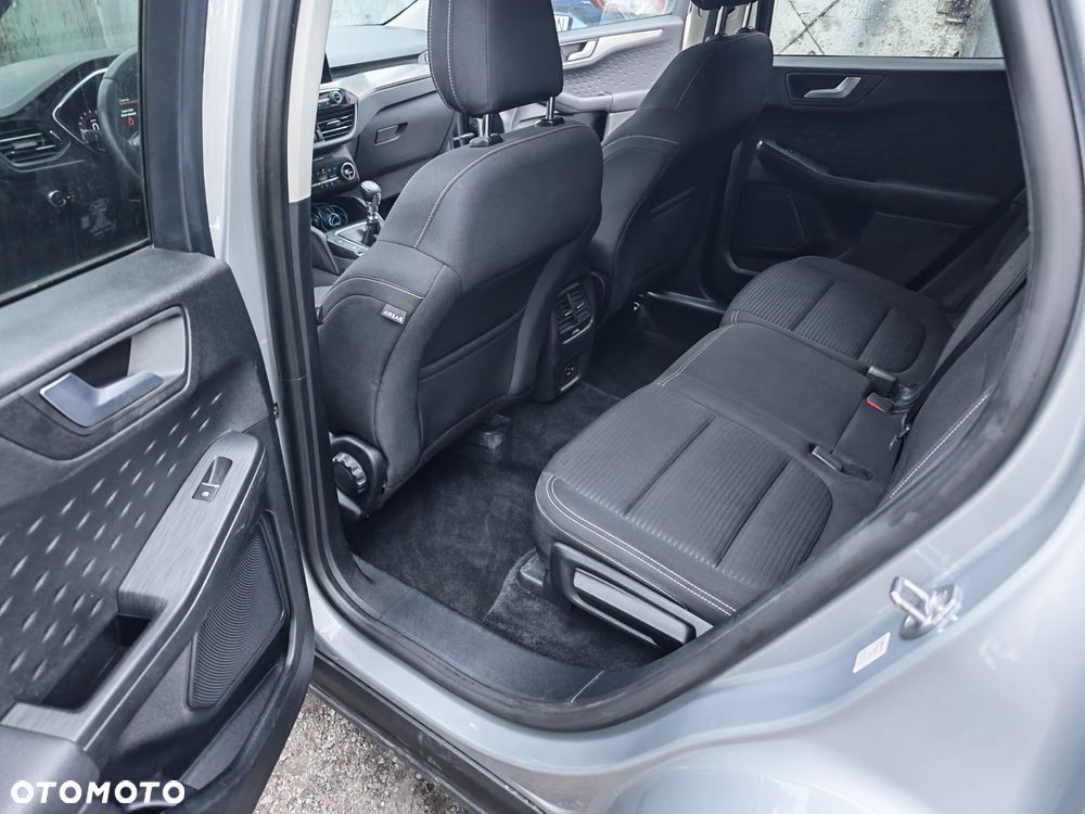 Ford Kuga - 24