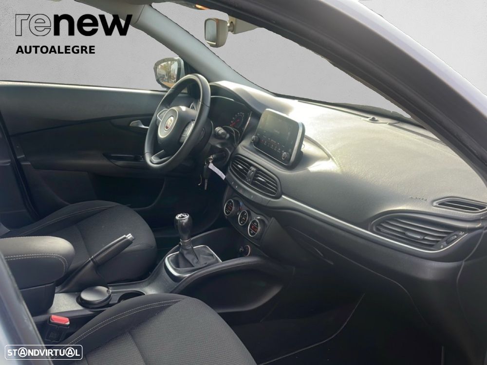 Fiat Tipo Station Wagon 1.3 M-Jet Lounge - 24