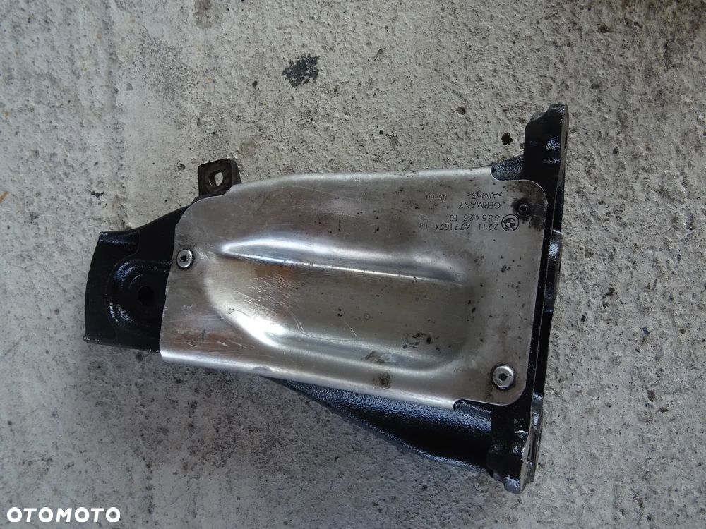 BMW E60 E61 XDRIVE ŁAPA SILNIKA MOCOWANIE WSPORNIK PRAWA LEWA 3,0D M57 - 3