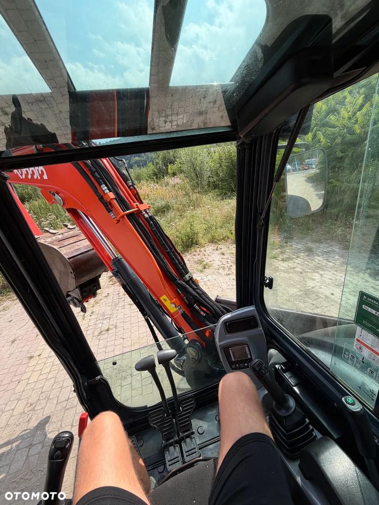 Kubota U55-4. koparka Gąsienicowa 5,5 tony. 2016 rok. 3700 mtg! KLIMATYZACJA. Długie ramie plus! 3sekcje Hydrauliczne. zamki na tłokach. Koparka Jak nówka sztuka. Zadbana zero zużycia. Z gospodarstwa Norweskiego. Zmiana łyżek Hydrauliczna. LENHOFF. Ani deka luzów wycieków. Szybka wolna jazda. Gąski perfekt stan. OKAZJA TANIO. Aktualna Dekra. Po serwisach eksploatacyjnych. Mocny silnik Kubota 4 cylindry! Zamki na tłokach. Nagłośnienie Wielka Okazja - 39