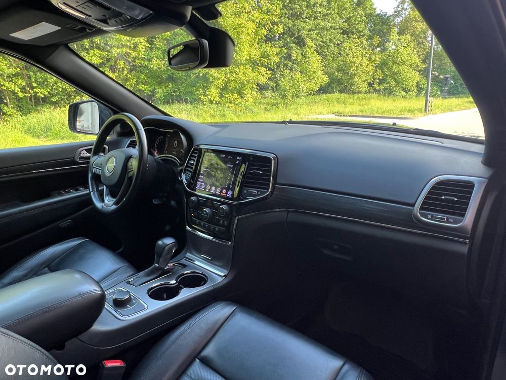 Jeep Grand Cherokee - 12