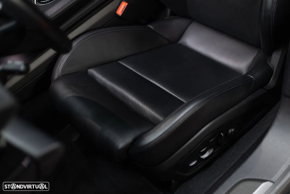 Porsche Taycan Turbo S - 25