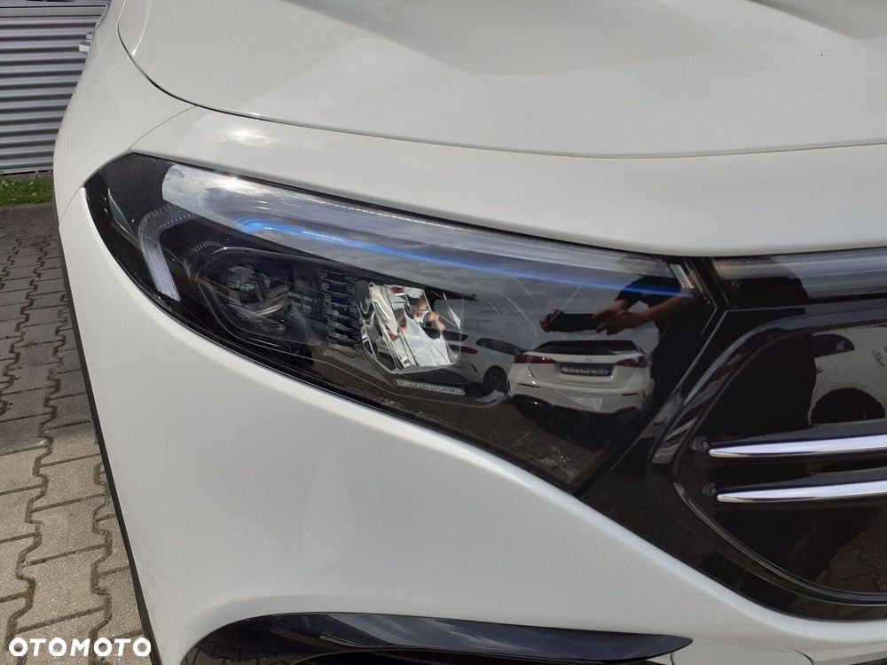 Mercedes-Benz EQB - 8