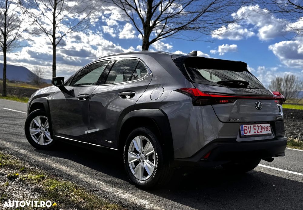 Lexus UX - 5