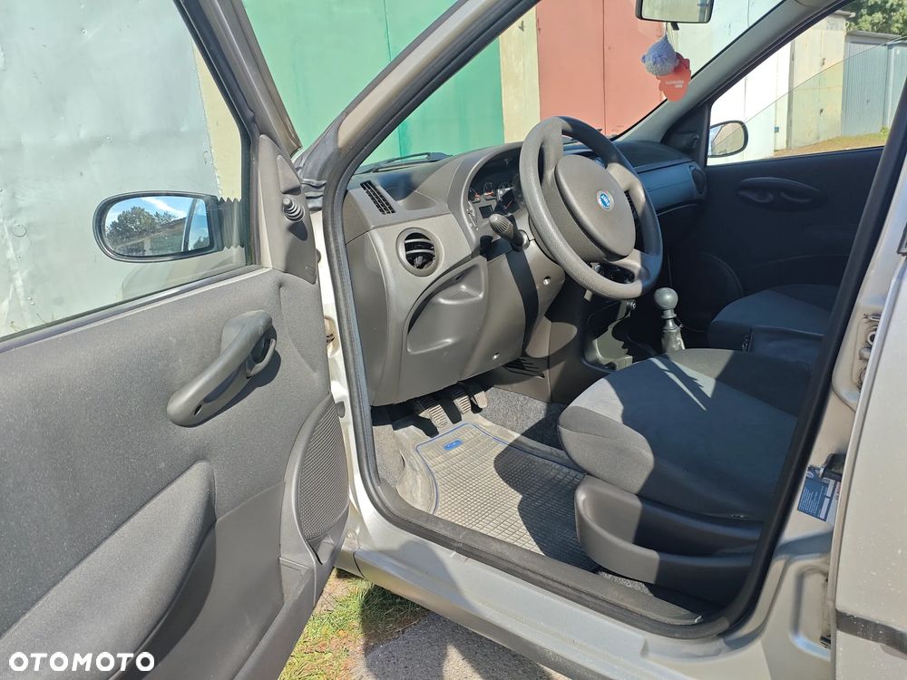Fiat Punto 1.2 8V Active - 11