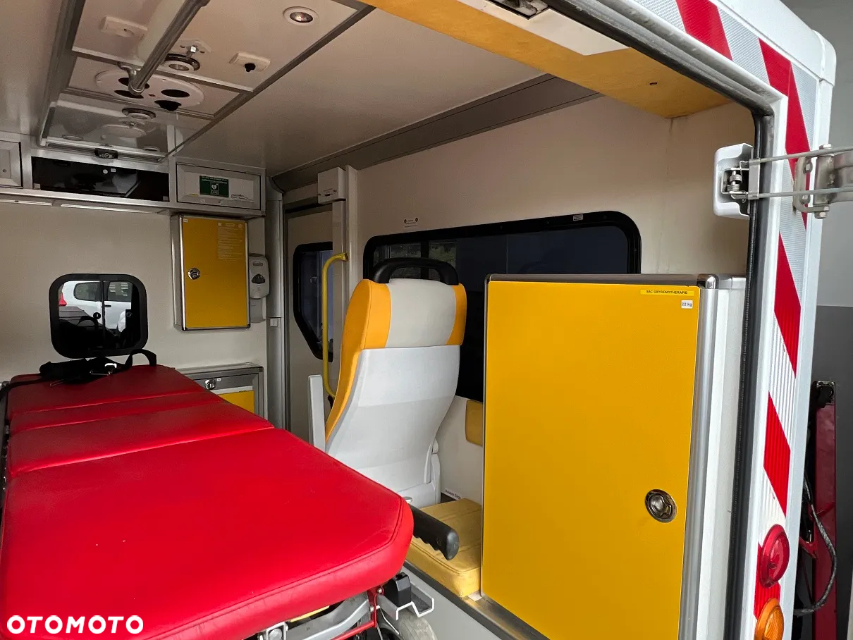 Opel Vivaro Kontener Karetka Kamper Ambulans Ambulance EN1789 - 9