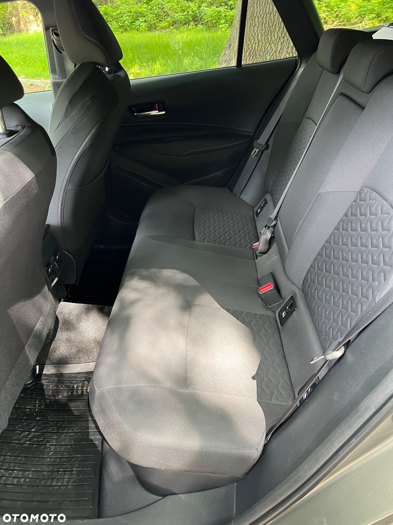 Toyota Corolla 1.8 Hybrid Business Edition - 12