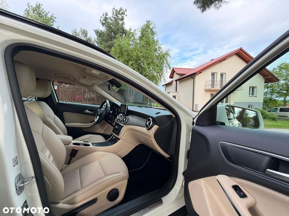 Mercedes-Benz GLA 200 7G-DCT Style - 24