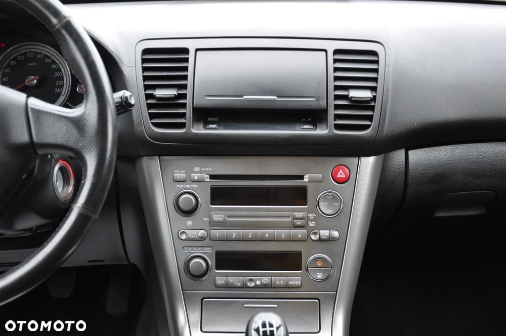 Subaru Outback 2.5i MT - 12