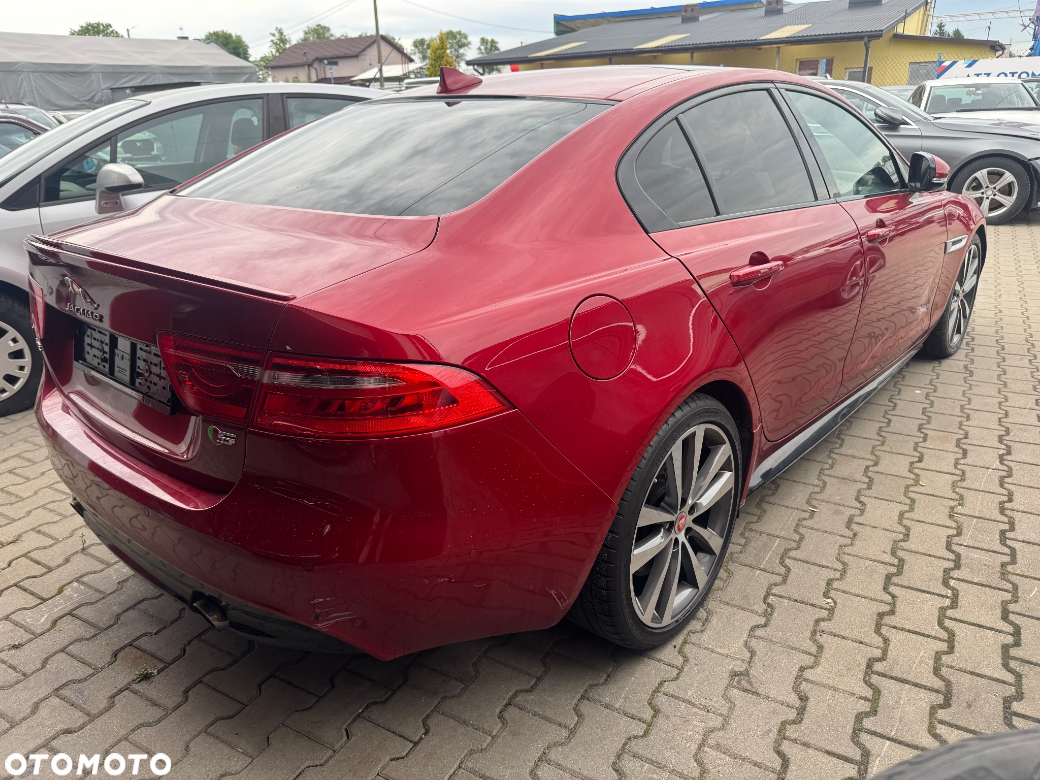 Jaguar XE - 3