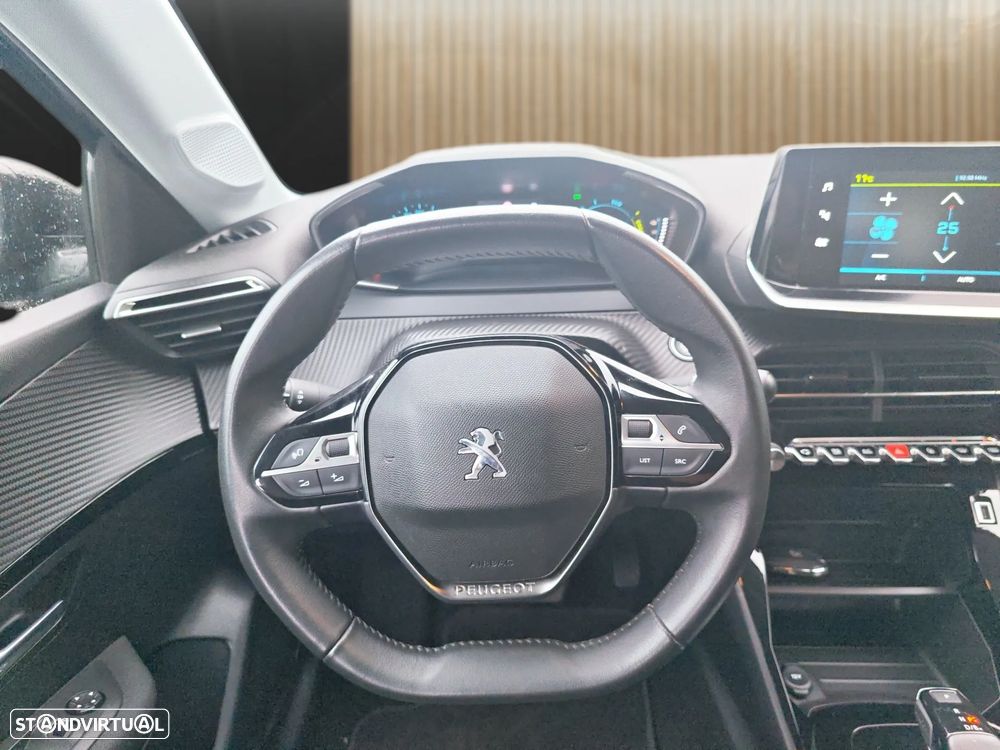 Peugeot e-208 Allure - 6