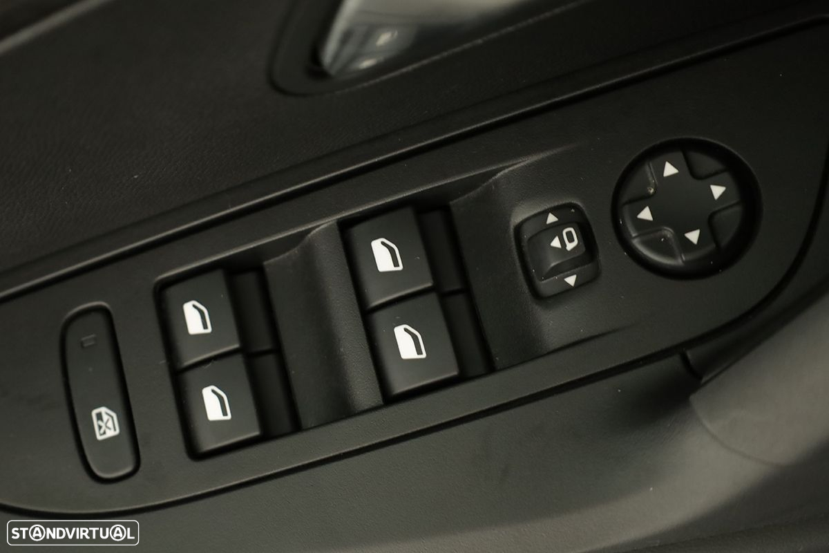 Peugeot 2008 1.2 PureTech Allure EAT8 - 19
