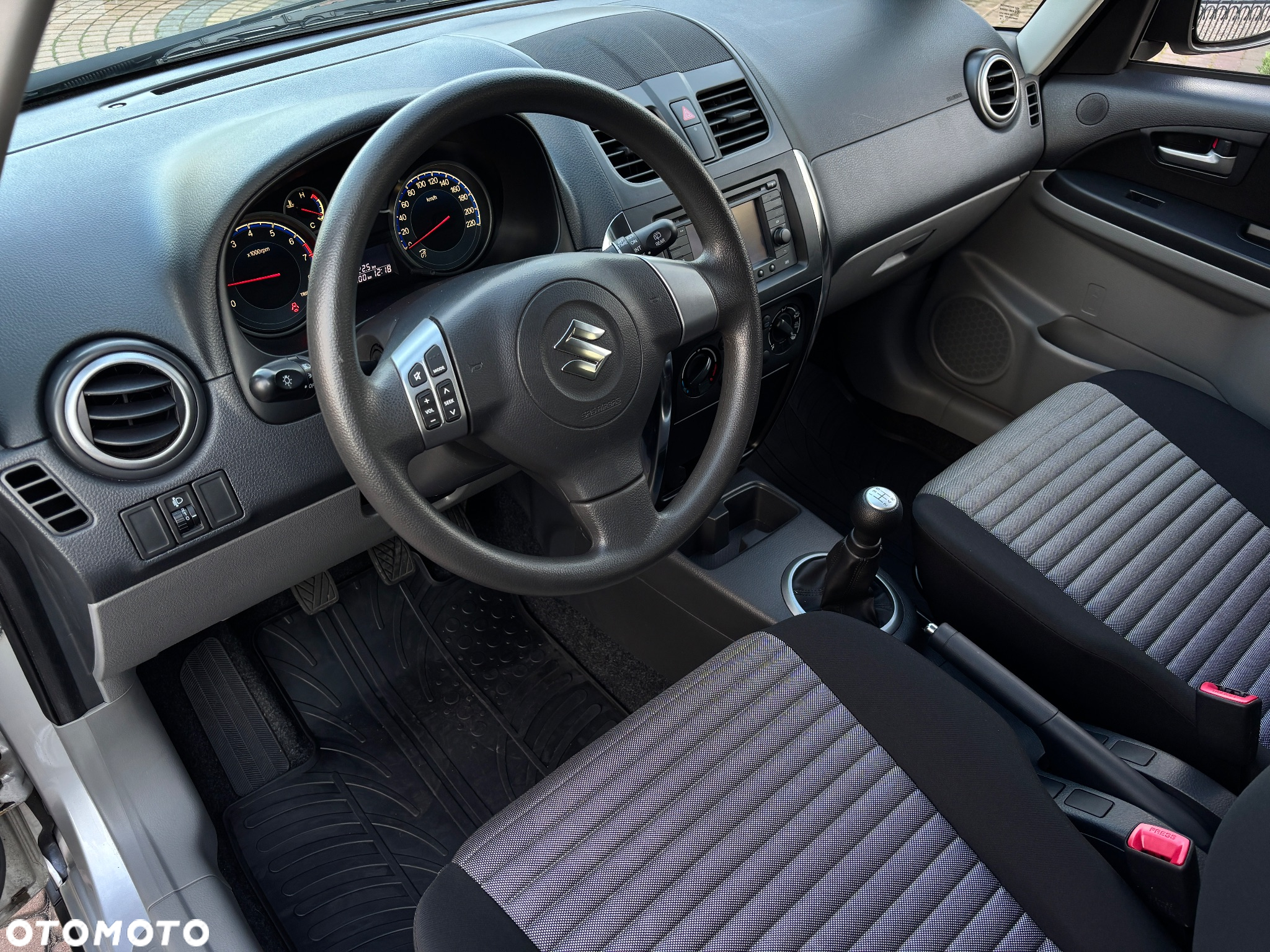 Suzuki SX4 1.6 Comfort Plus - 17