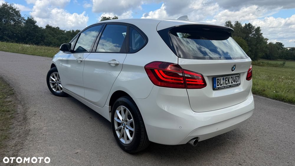 BMW Seria 2 218d - 32