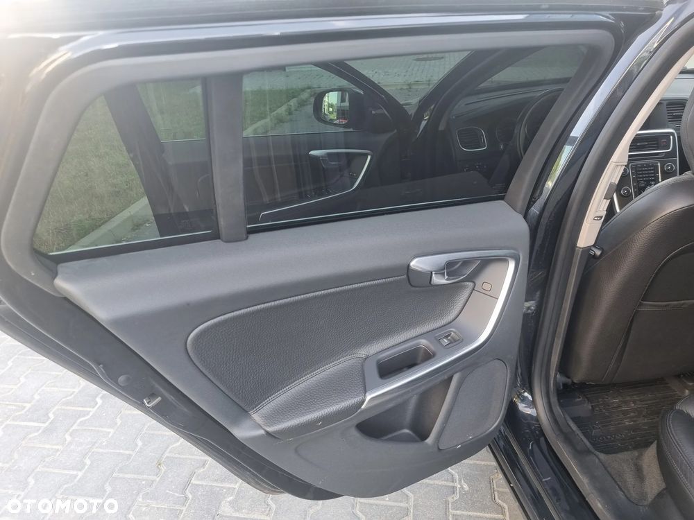 Volvo V60 D2 Summum - 10