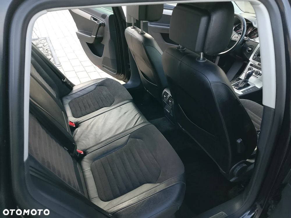 Volkswagen Passat 2.0 TDI BlueMotion Technology DPF Highline - 13