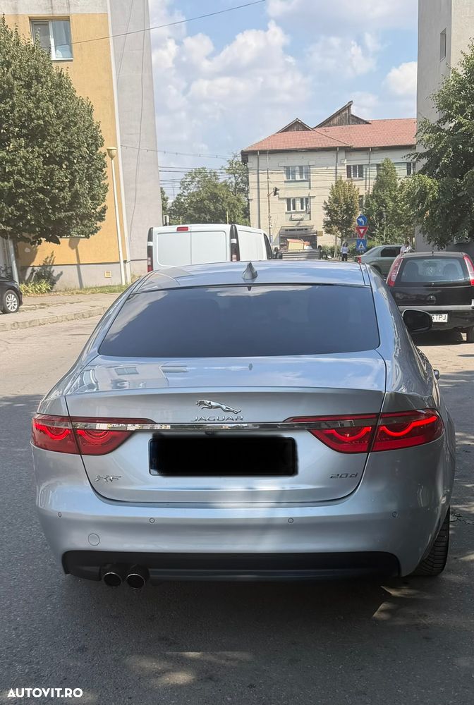 Jaguar XF 20d RWD Portfolio - 2