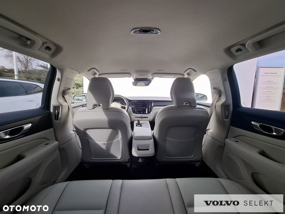 Volvo V60 Cross Country - 16