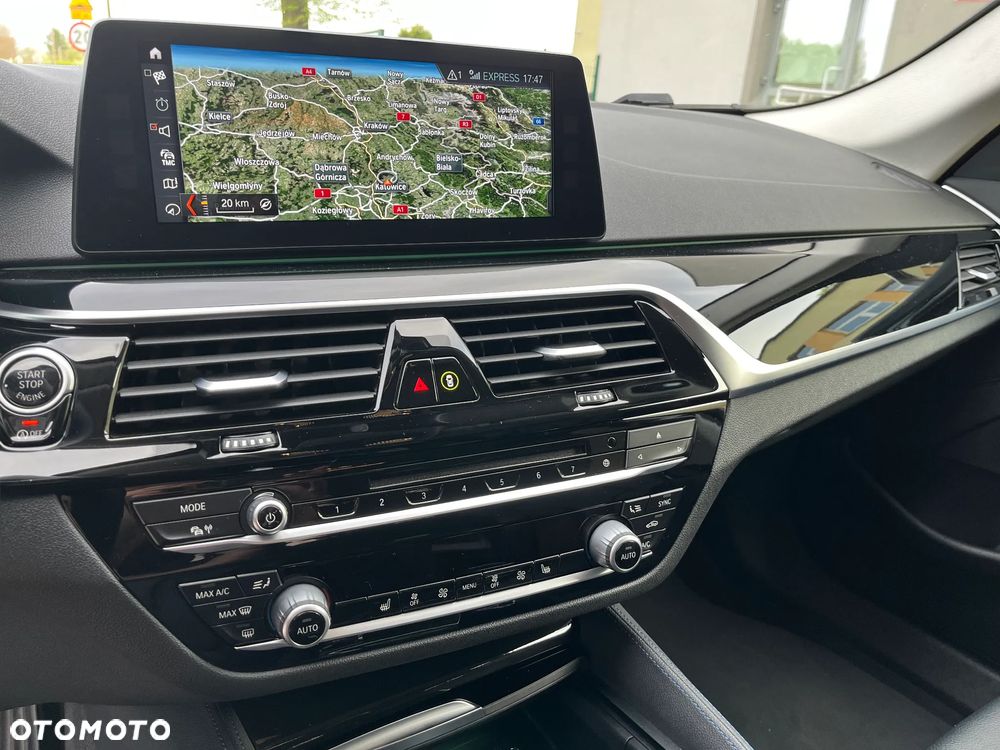BMW Seria 5 520d xDrive - 24