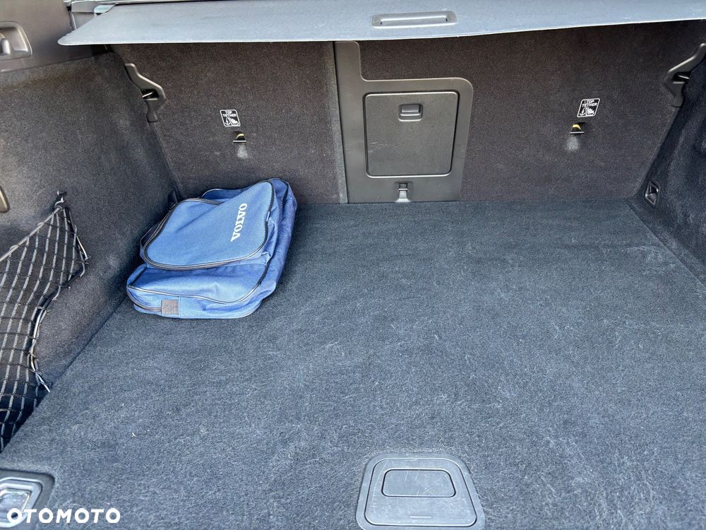 Volvo XC 60 B4 B Momentum Pro - 32