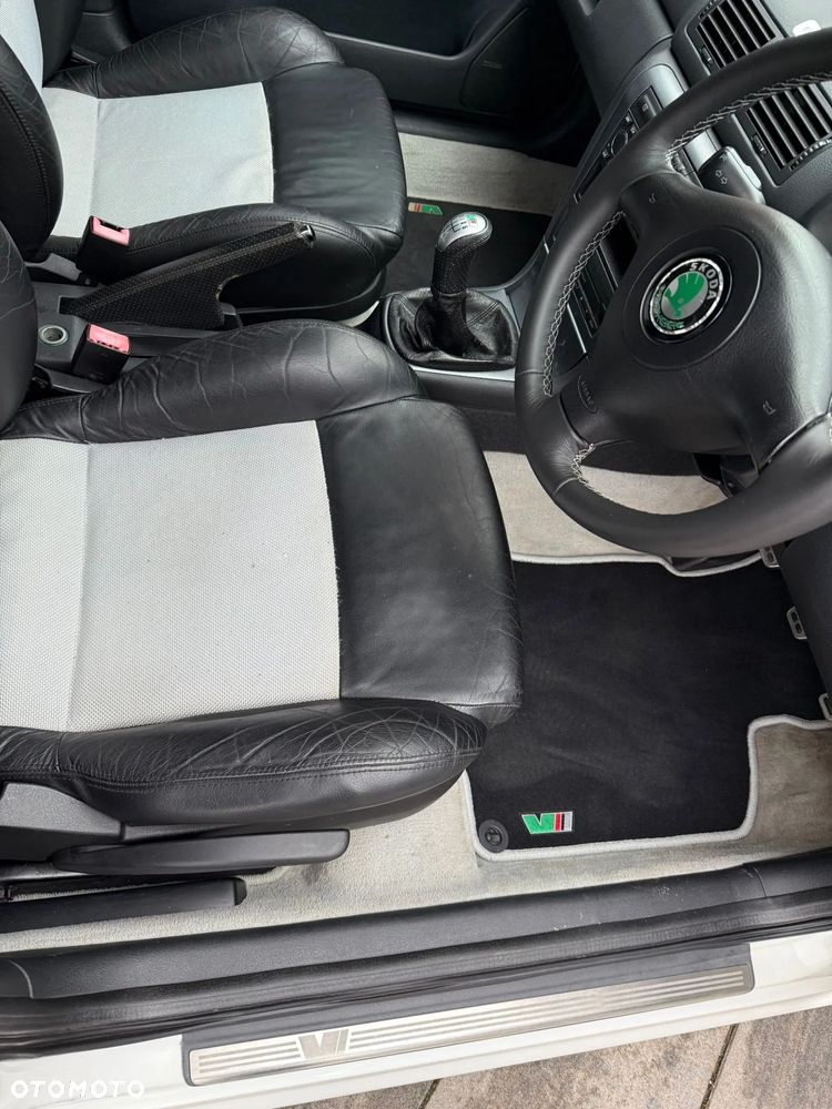 Skoda Octavia 1.8 T RS - 9