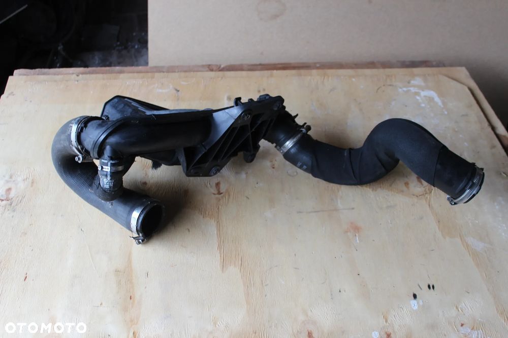 WĄŻ INTERCOOLERA AUDI Q5 2,0 TDI 8R0145709H 2004