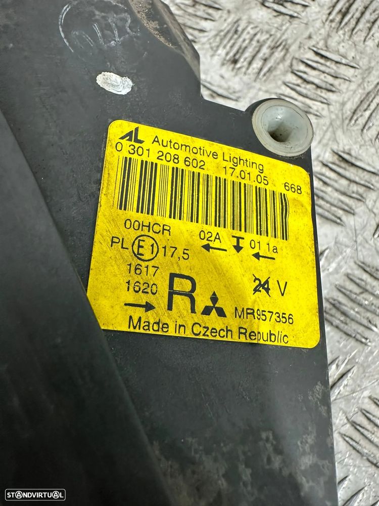 .Conjunto Farol Otica Frente Frontal Direita Esquerda Original Mistubishi Colt 8301A285 mr957356 2003 - 2013 - 15