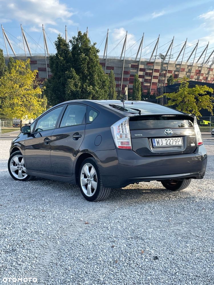 Toyota Prius (Hybrid) Comfort - 2