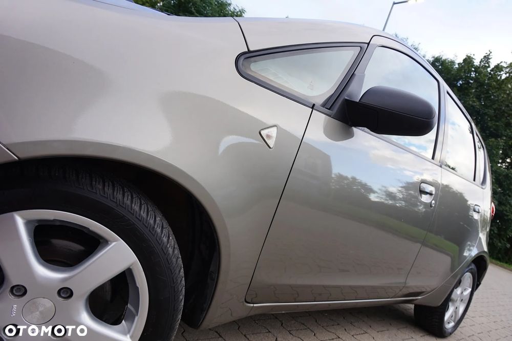 Mitsubishi Colt - 10