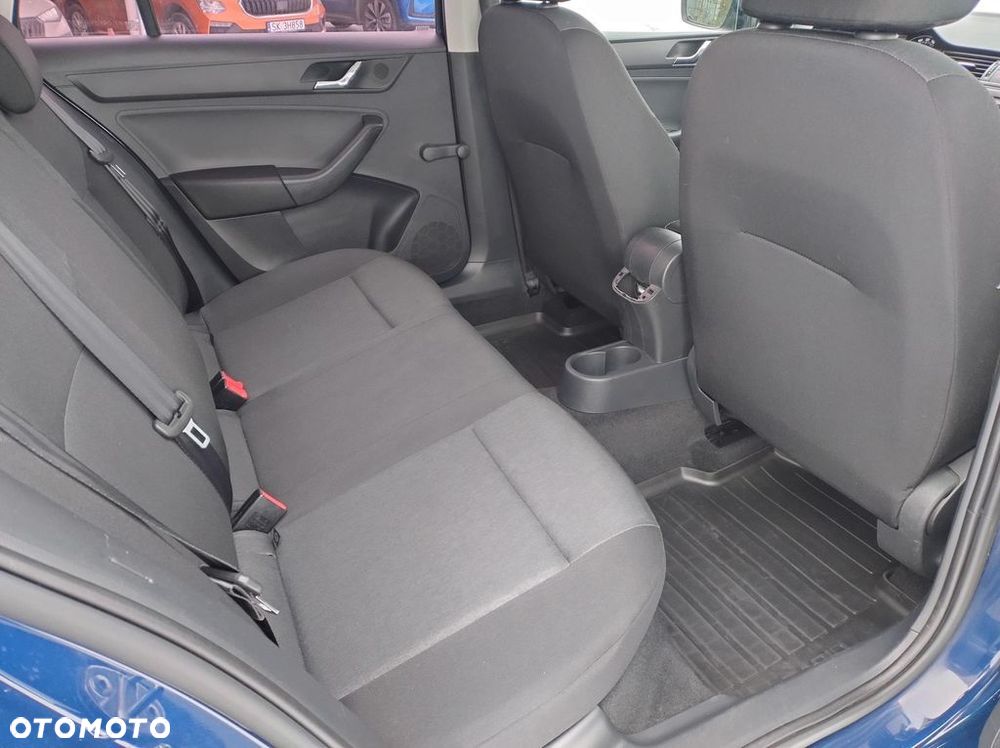 Skoda RAPID - 12