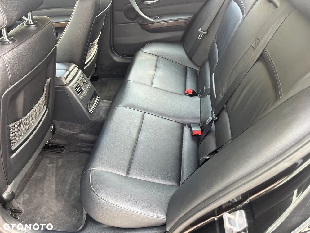 BMW Seria 3 320d xDrive DPF Touring Edition Fleet Exclusive - 16