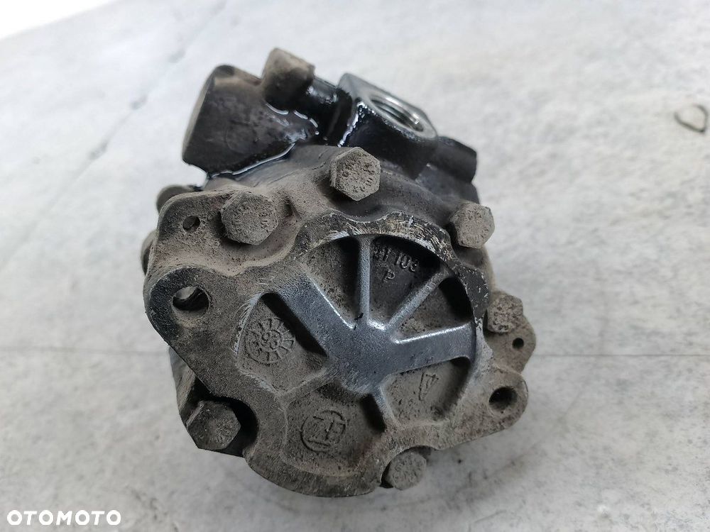 POMPA WSPOMAGANIA VW TRANSPORTER T4 ZF 2.4 D - 6
