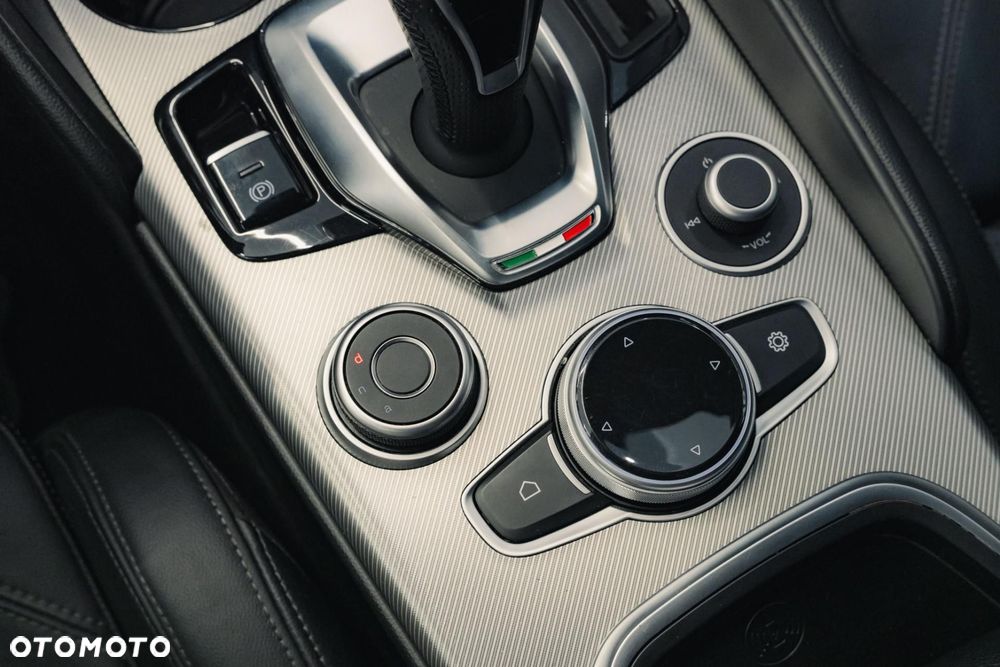 Alfa Romeo Giulia 2.0 Turbo Veloce Q4 - 24