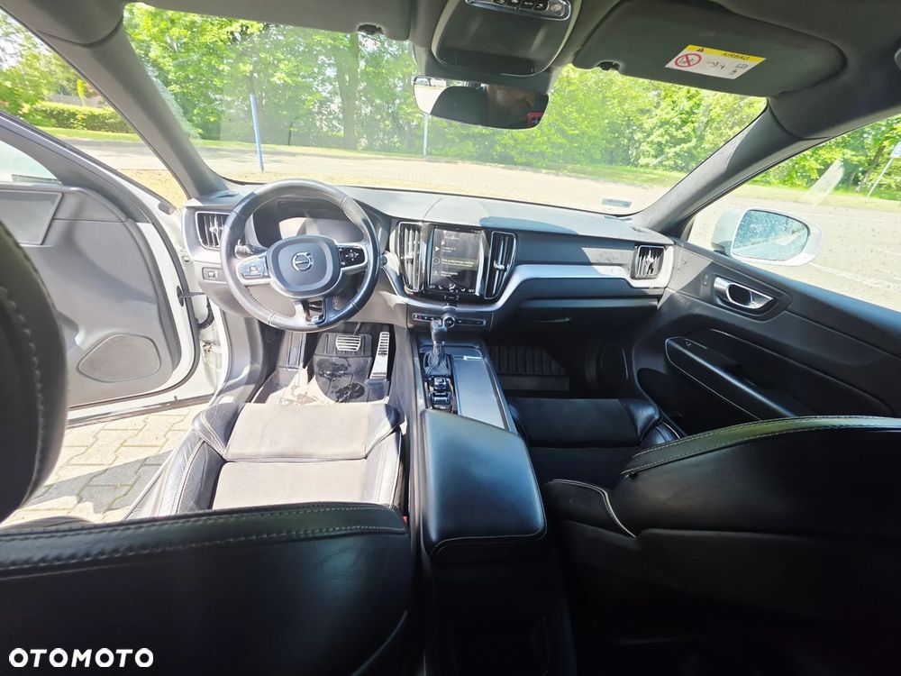 Volvo XC 60 D4 AWD R-Design - 3